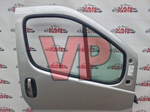 VIVARO TRAFIC PRIMASTAR - Drivers Right O/S Manual Front Door Silver (01-14)
