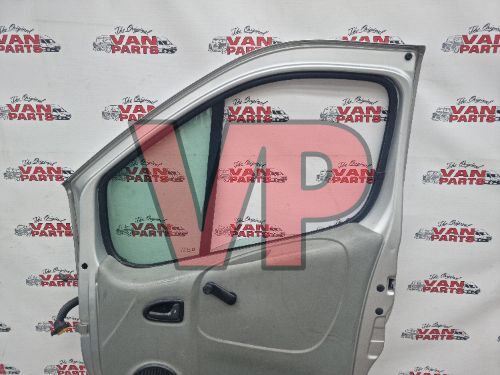 VIVARO TRAFIC PRIMASTAR - Drivers Right O/S Manual Front Door Silver (01-14)